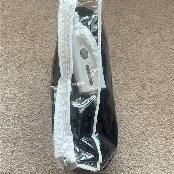 Black Heated Reader’s Wrap with Pockets - Picture 2 of 4